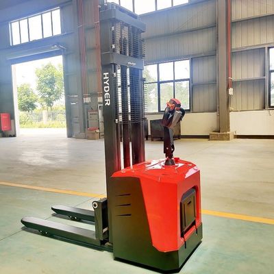 Electric Stacker Transport Material in Warehouse 2t Standing within 2110X850X2070MM
